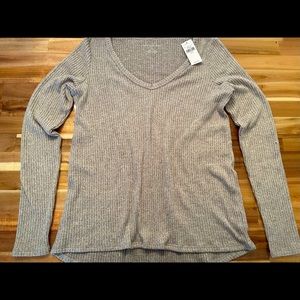 American Eagle Gray Long Sleeve V-Neck Size S